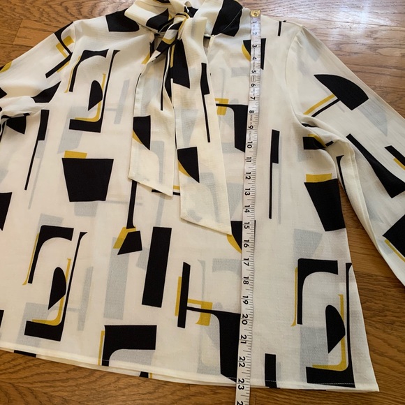 Tie neck long sleeve blouse size L - Picture 6 of 12